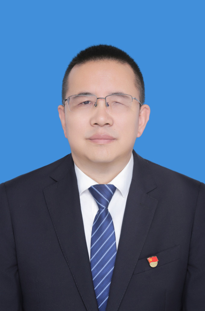 格桑羅布（黨委委員、副總經(jīng)理）